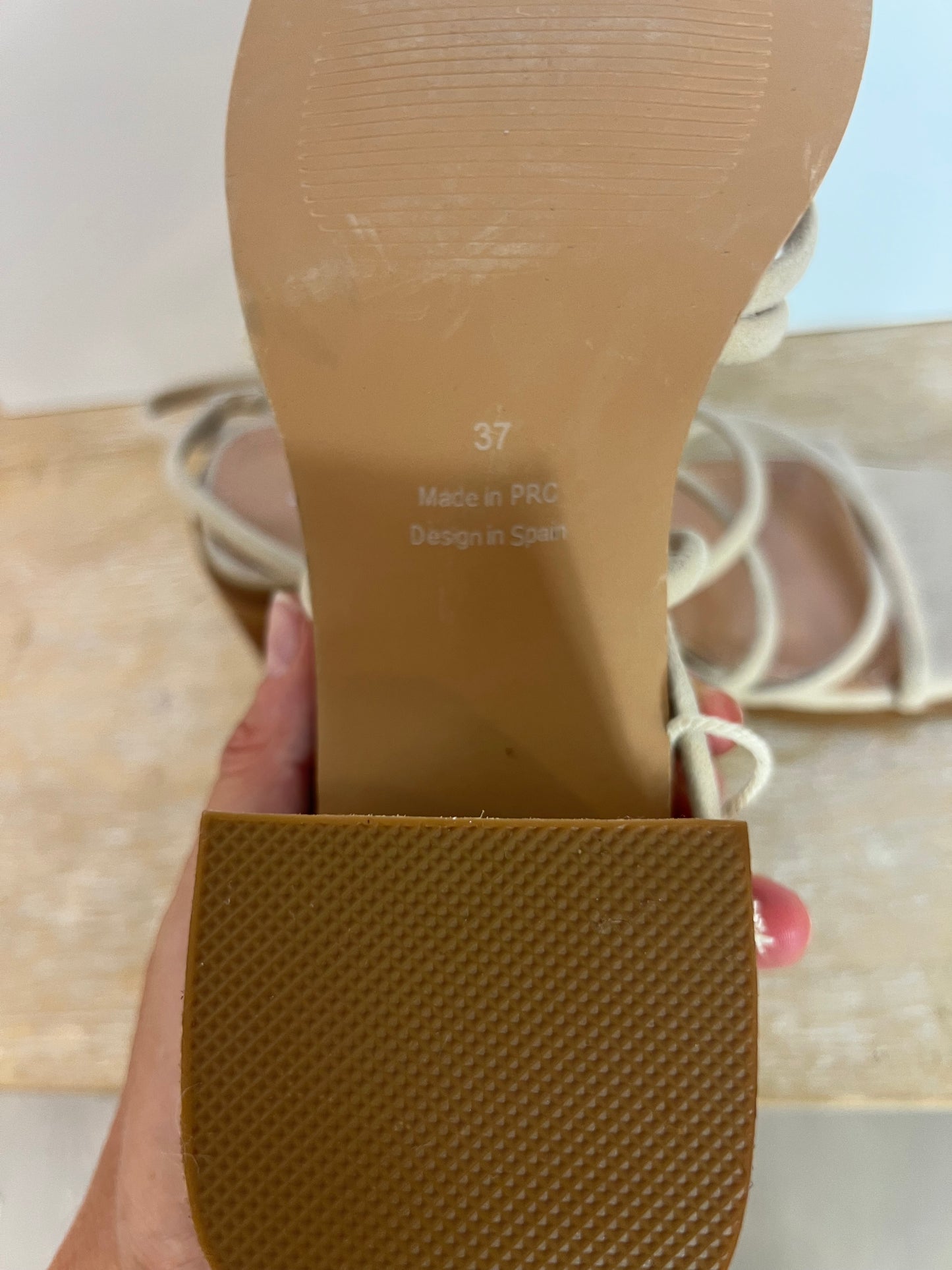 MIM. Beige strap sandal. T 37