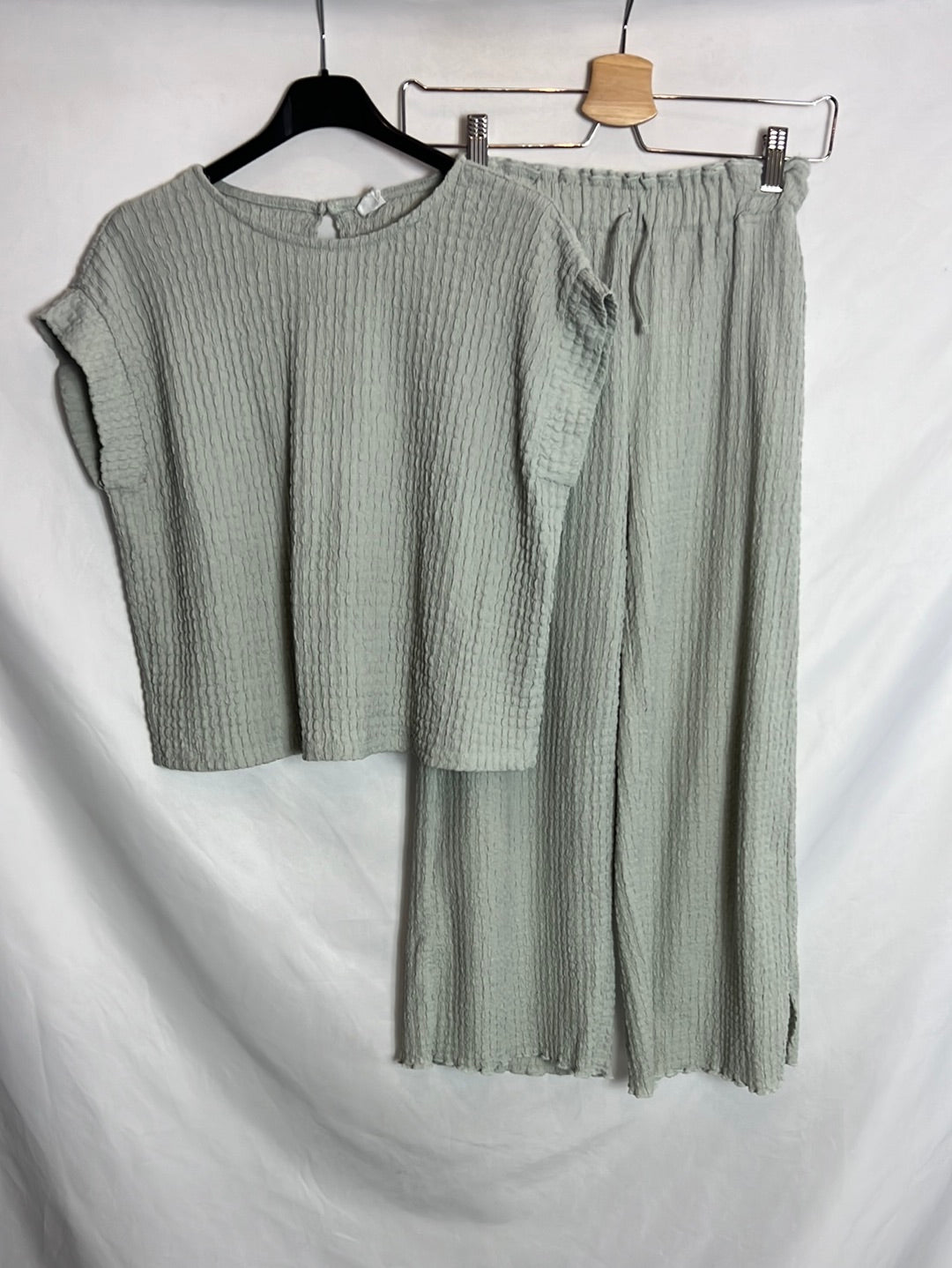 ZARA. Total look top y pantalón textura. T 13-14 años (XS)