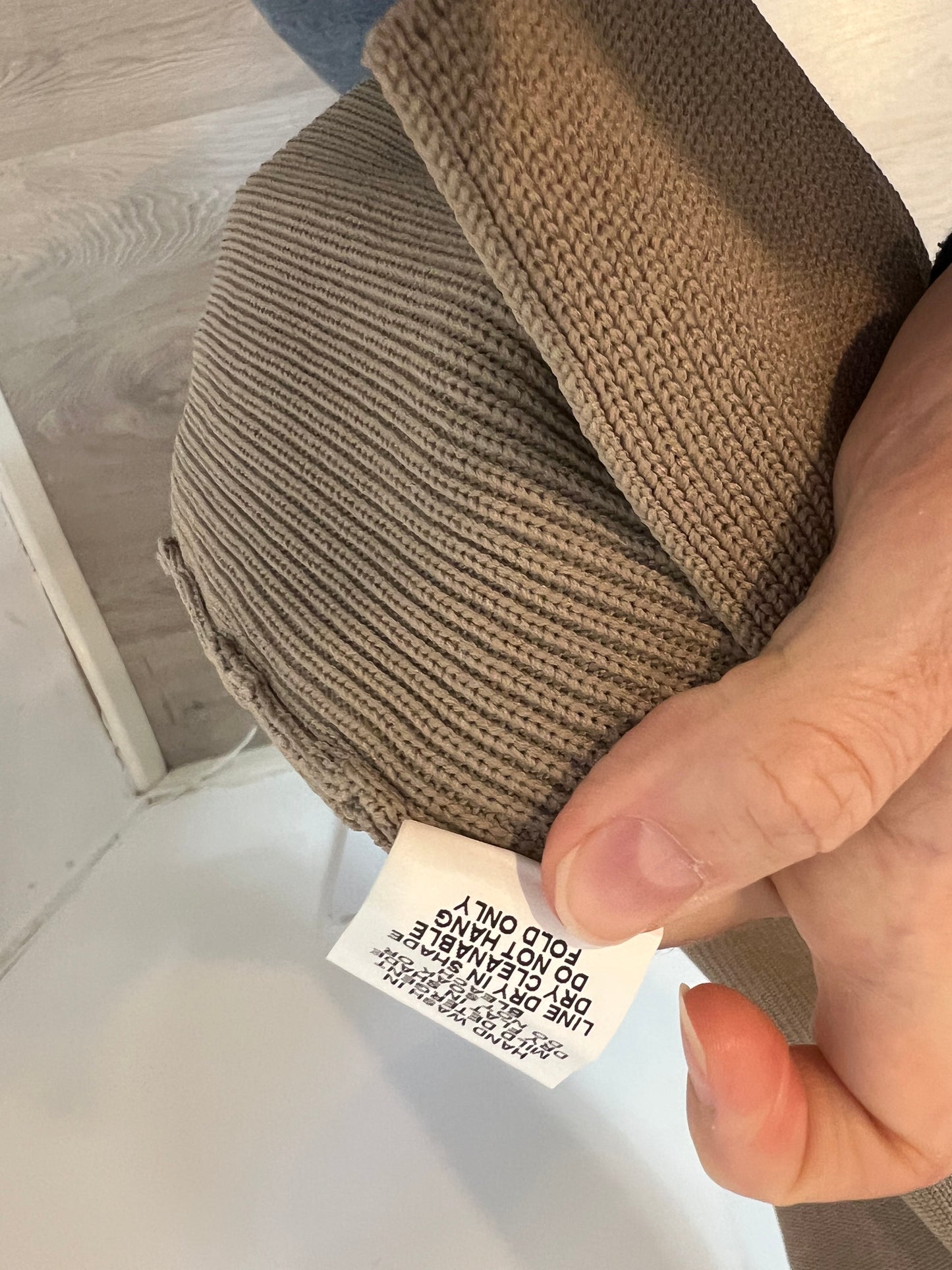 DISSH. Vestido canalé beige