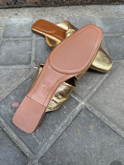 ZARA. mules dorados nudo  T.38
