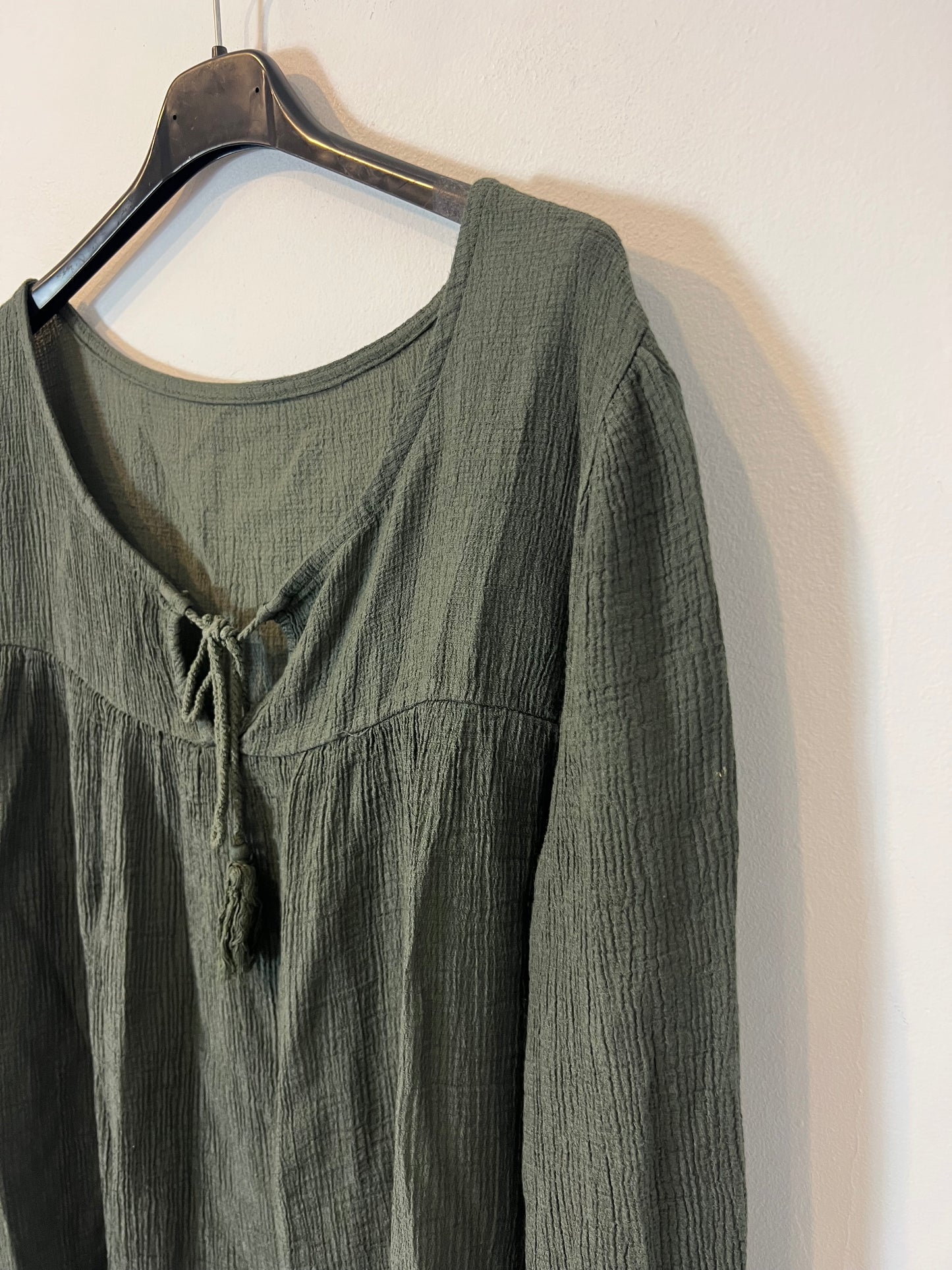 OTHER. Dark green textured blouse. TS/M