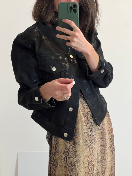 ZARA x KAIA GERBER. Cazadora negra textura