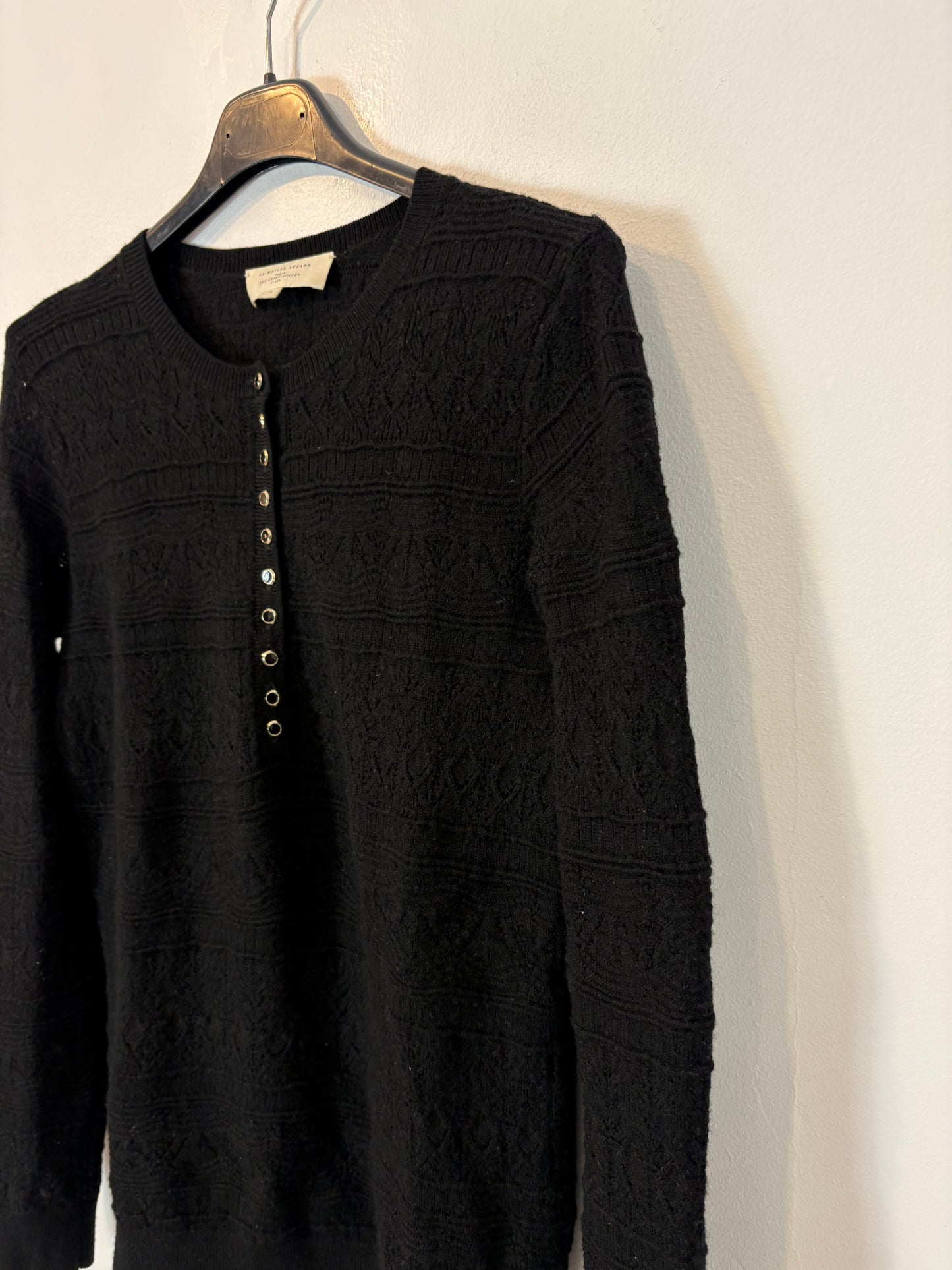 SÉZANE. Jersey negro detalle botones