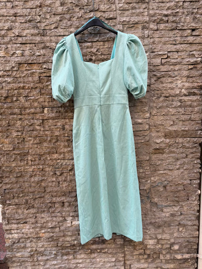 MAGNOLIA KOBUS. Vestido midi textura verde claro
