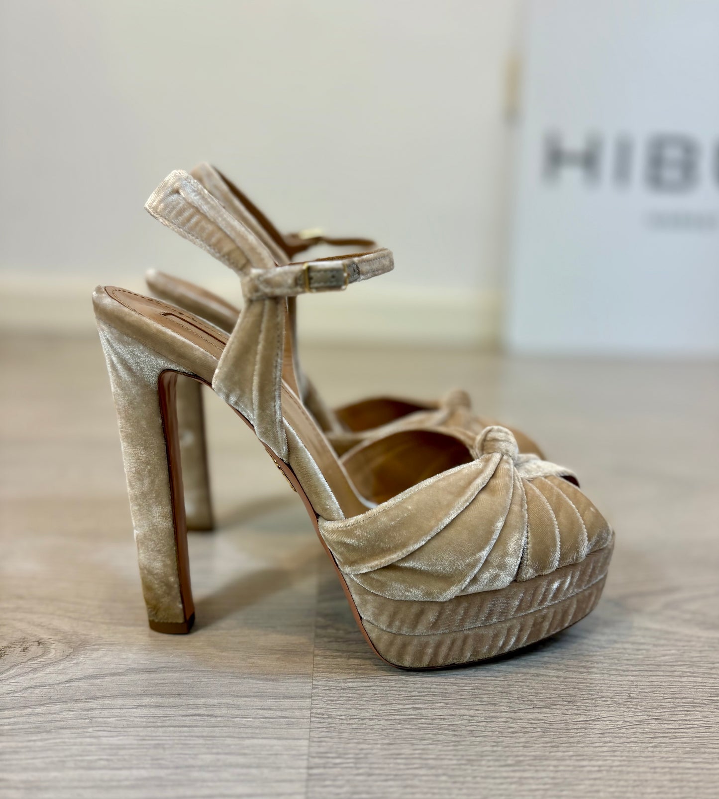 AQUAZZURA. Sandalia terciopelo cruzada. T 40