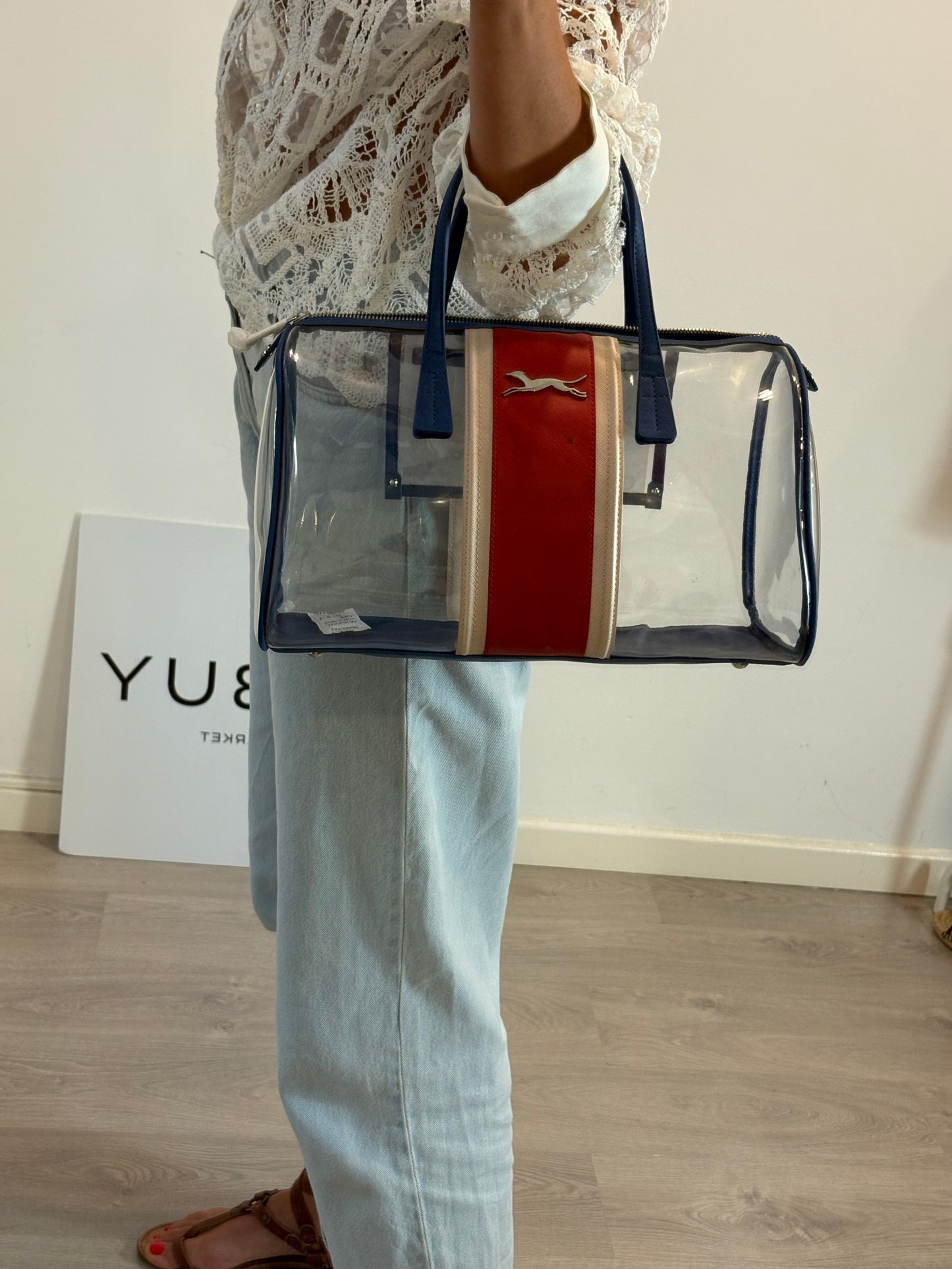 BIMBA Y LOLA. Bolso de mano transparente