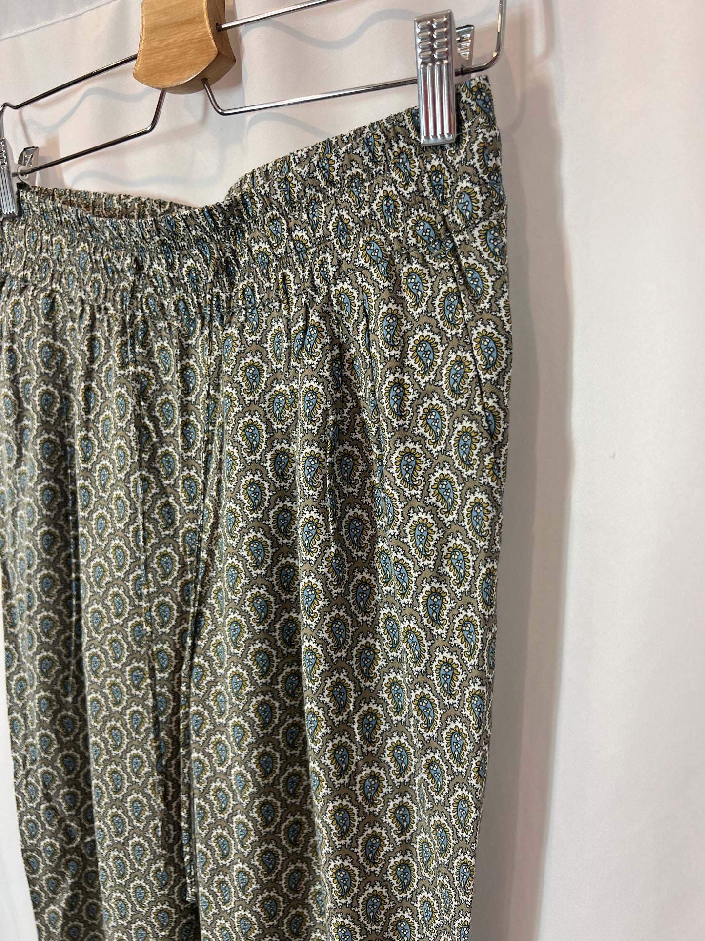 MASSIMO DUTTI. Pantalón fluido estampado. T 40