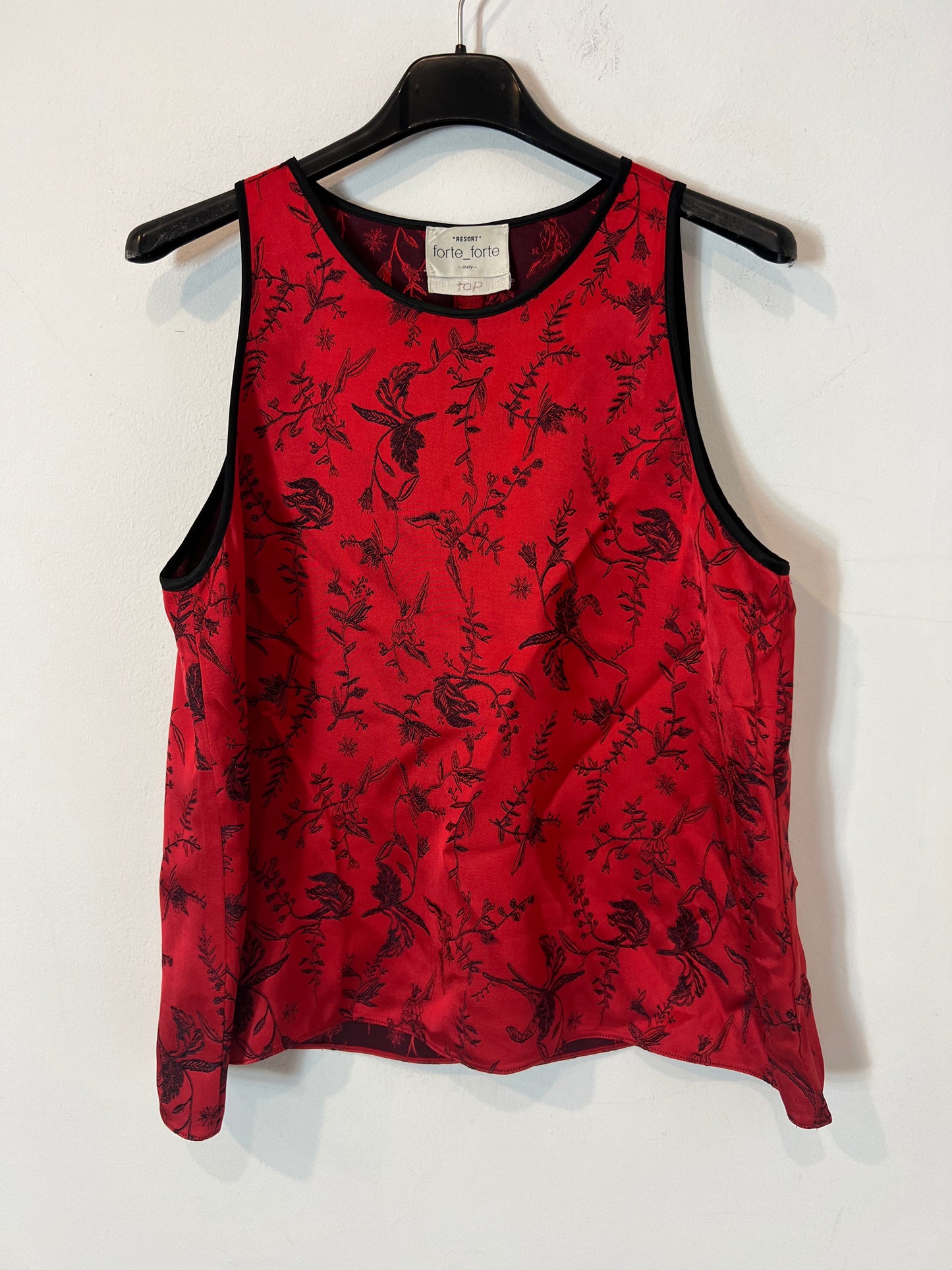 FORTE FORTE. Top rojo bordado negro  T.s