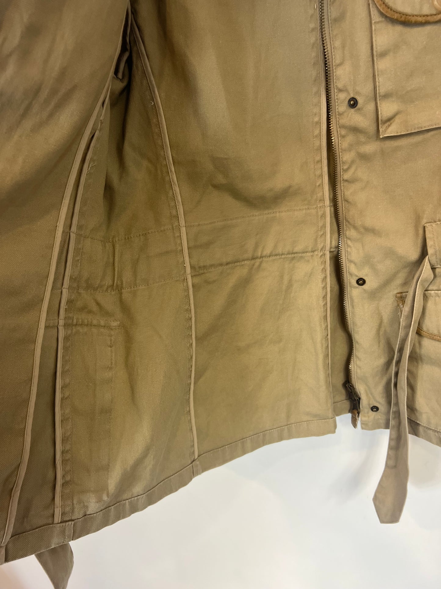 MASSIMO DUTTI. Chaqueta beige oscuro bolsillos. T 38