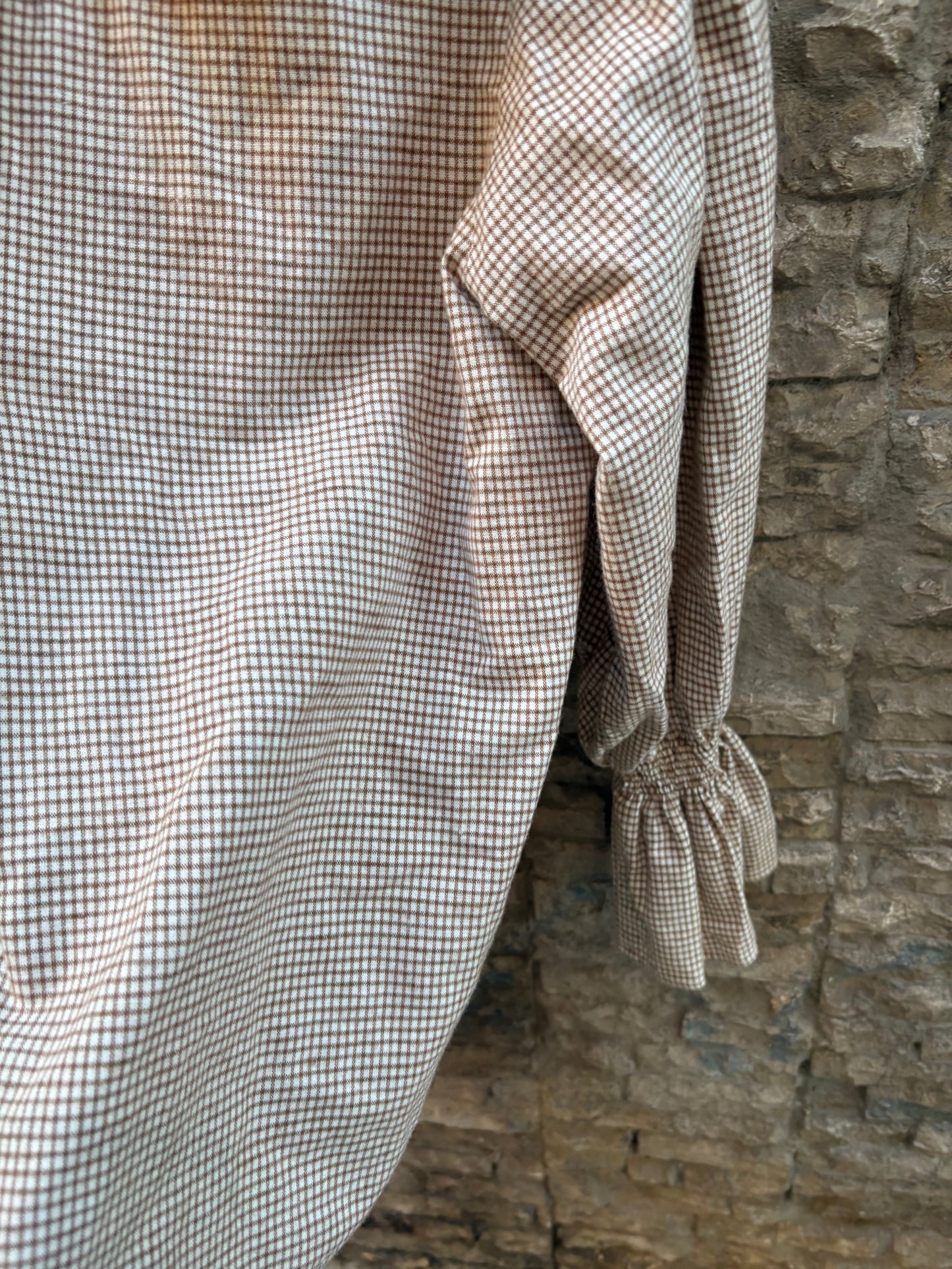 JOSEPHINE. Beige cotton and linen ruffle blouse. T.S.