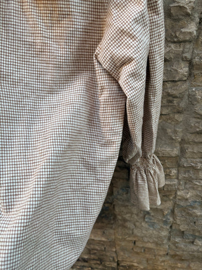 JOSEPHINE. Beige cotton and linen ruffle blouse. T.S.