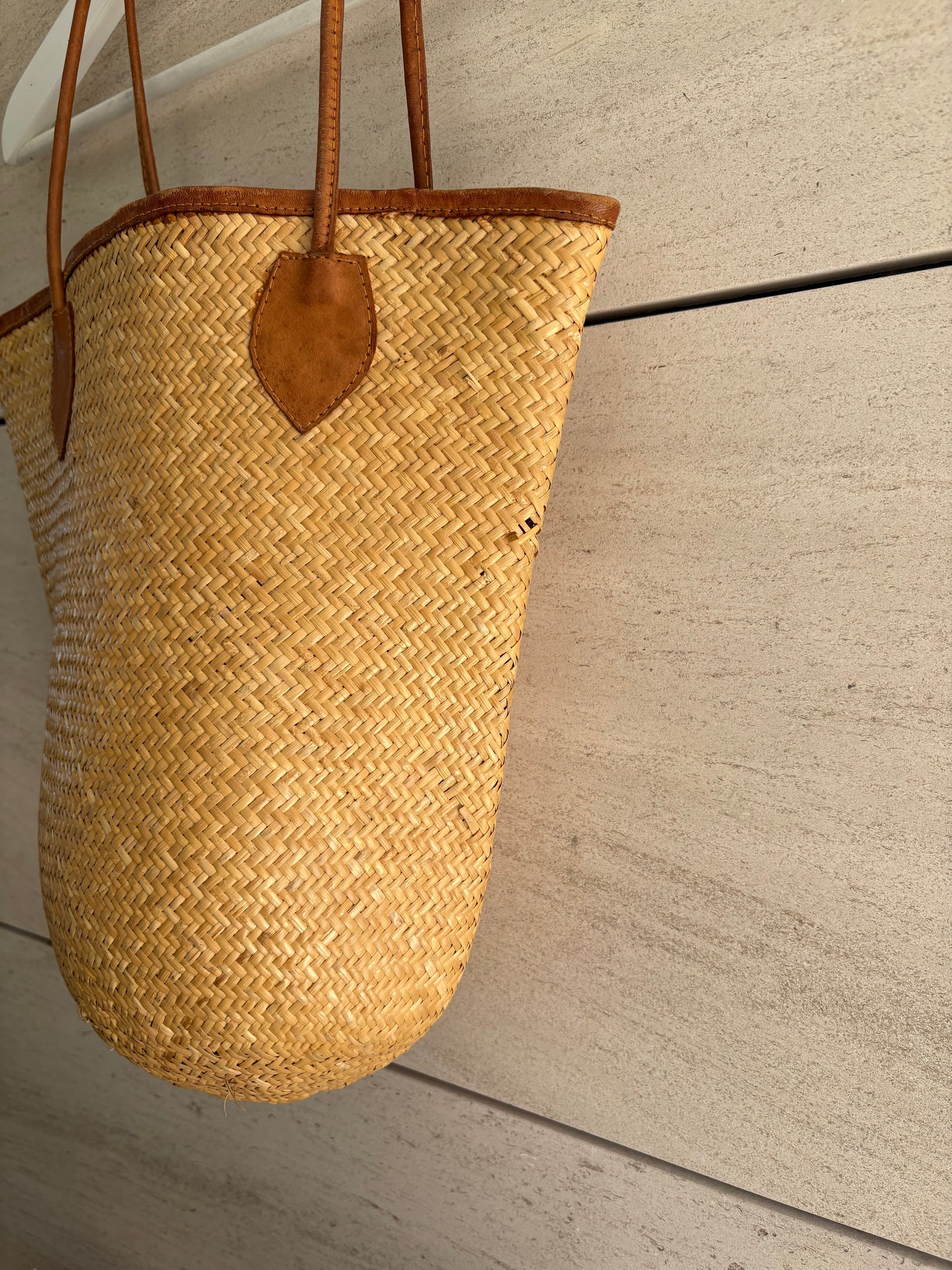 OTRAS. Bolso mimbre hecho mano