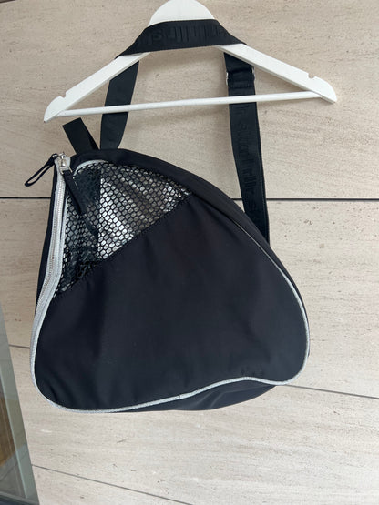 ZARA. Mochila para patines negra. T M