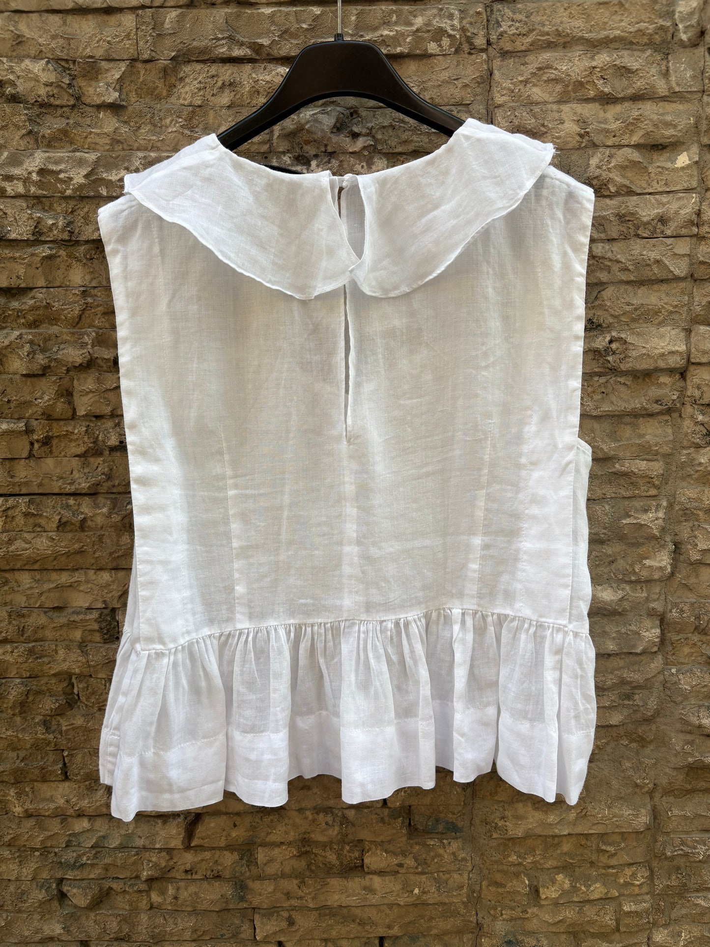 SANDRO. Top blanco volante