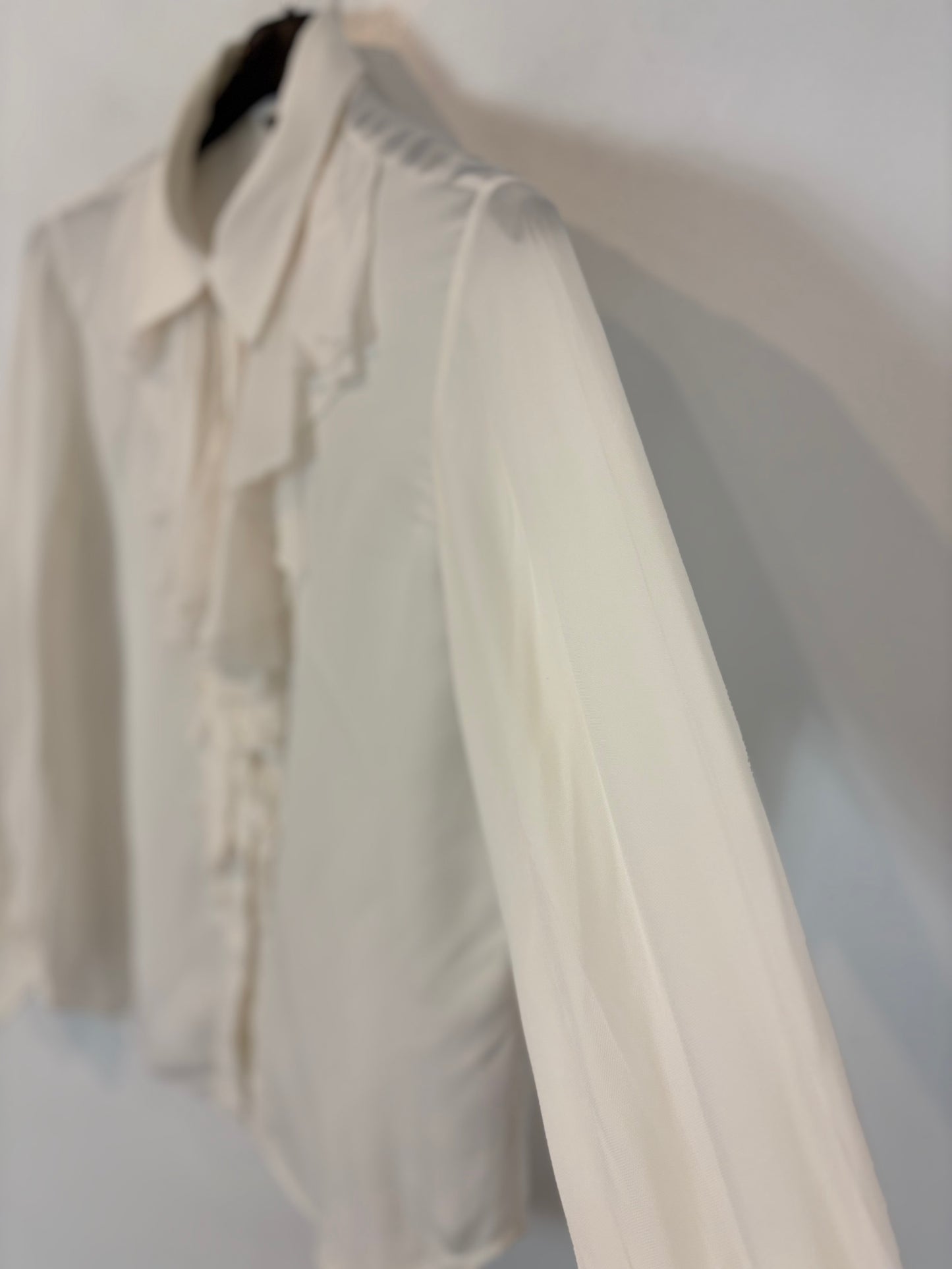 MASSIMO DUTTI. Blusa fluida volante