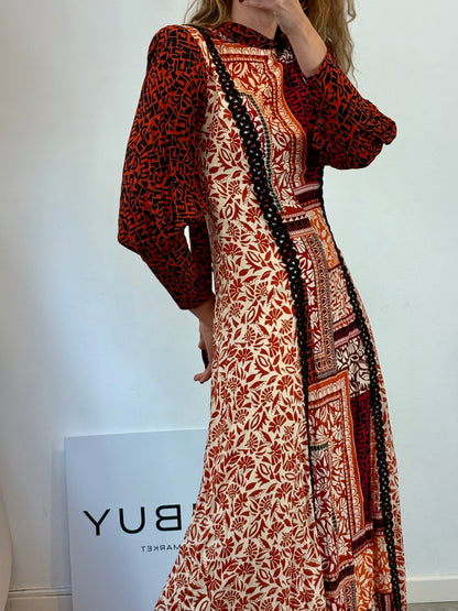 PANAMBI. Vestido largo fluido hombreras