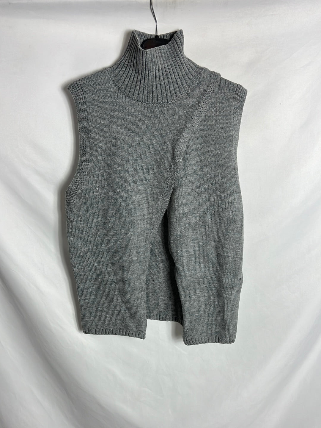 OTRAS. Jersey sin mangas gris apertura . T s/m