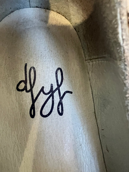 DE FLORES Y FLOREROS. Bailarina textura detalles en purpurina. T 38