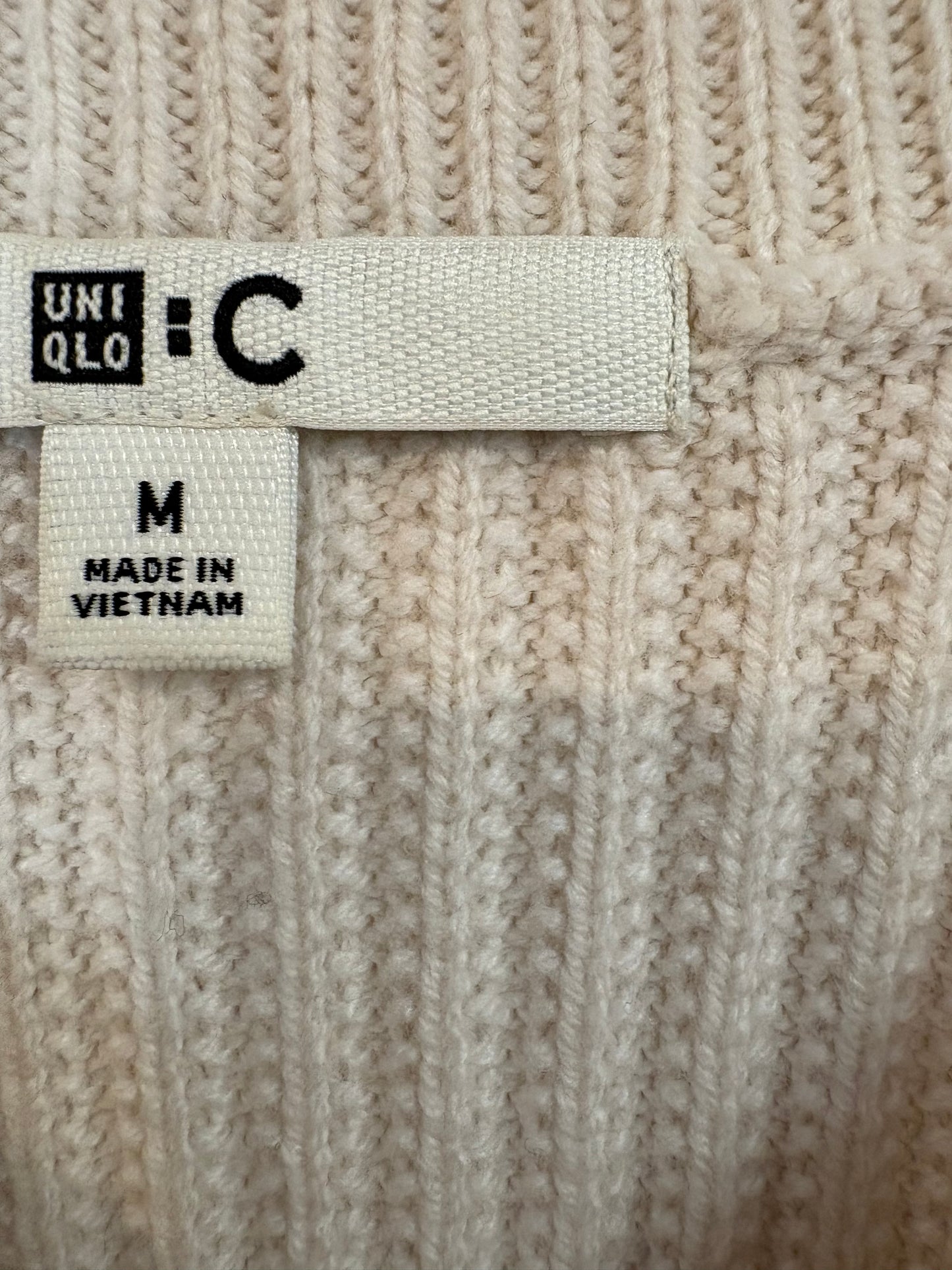 UNIQLO. Beige sleeveless sweater. TM