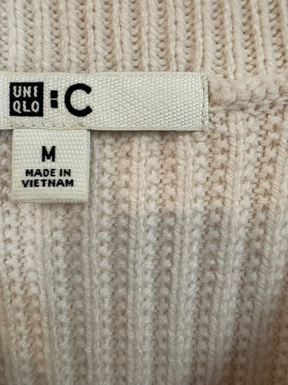 UNIQLO. Beige sleeveless sweater. TM