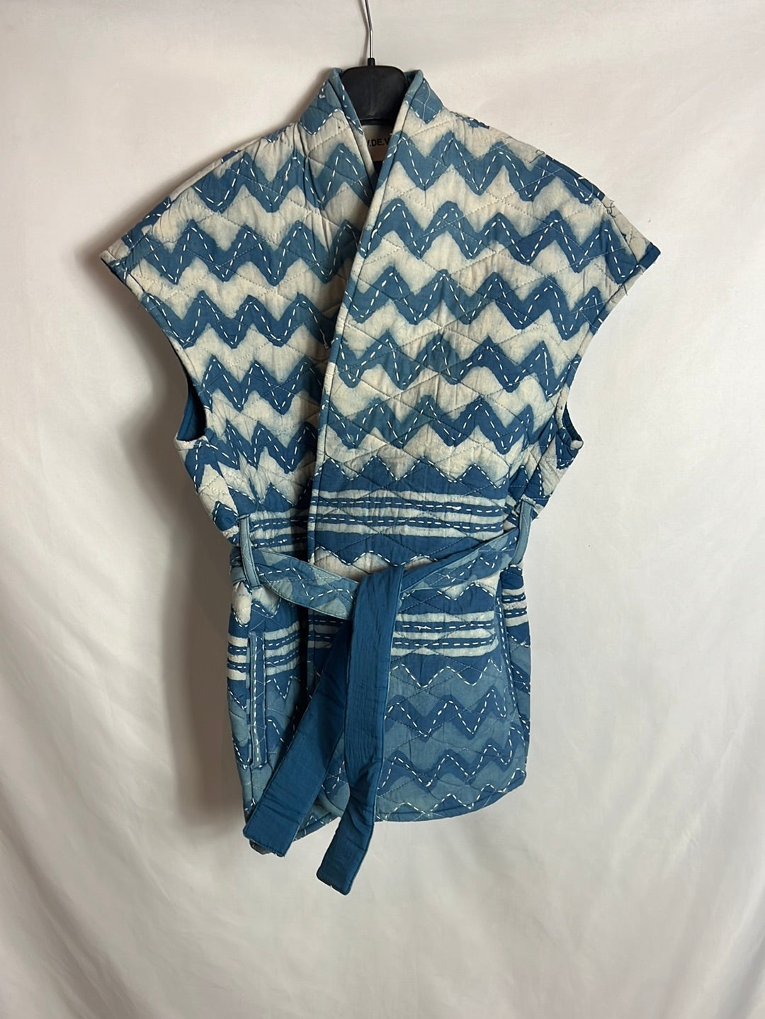 V. DE. VINSTER. Zig zag quilted vest. T.S.