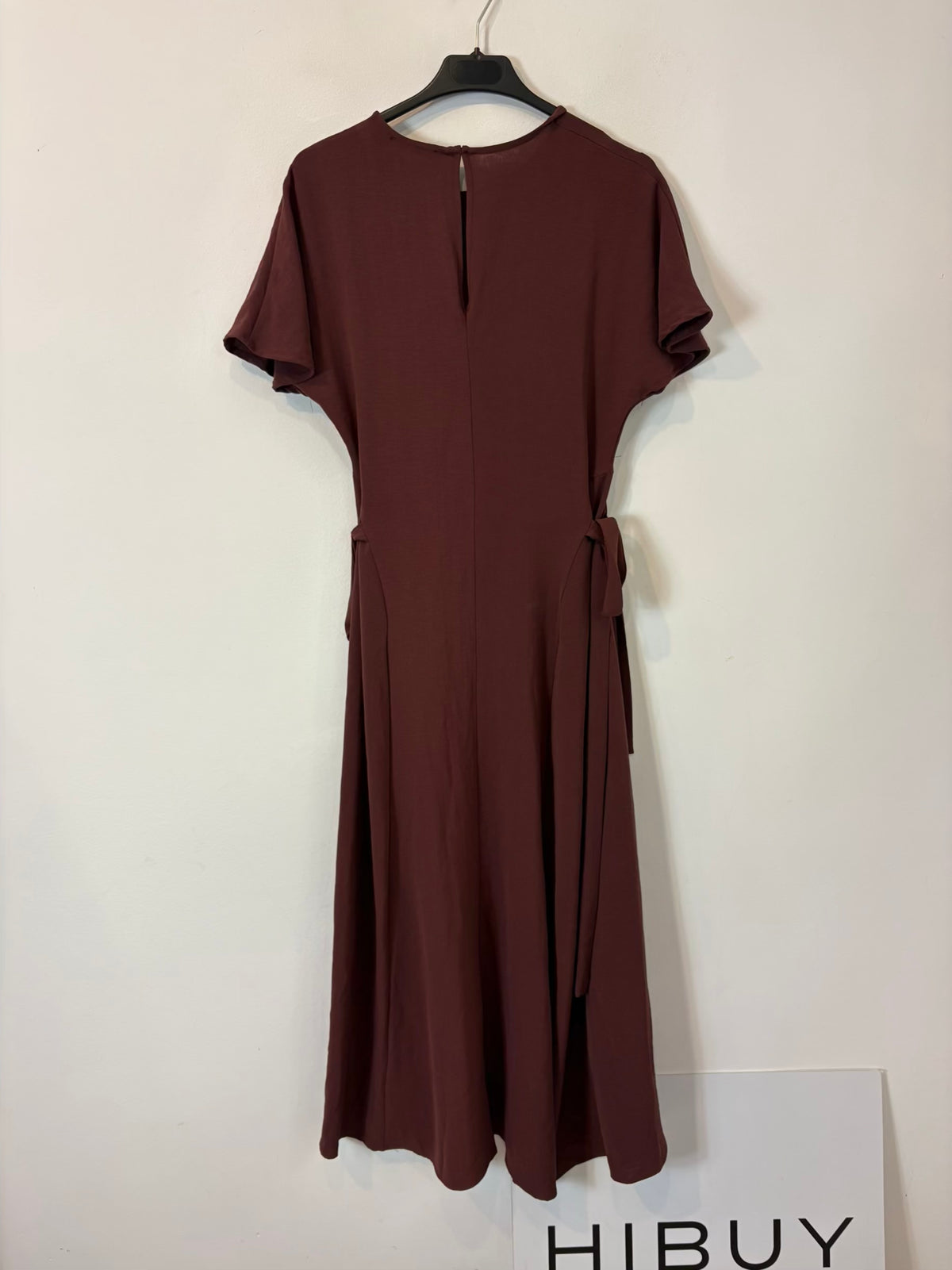 ZARA. Vestido largo burdeos lazadas