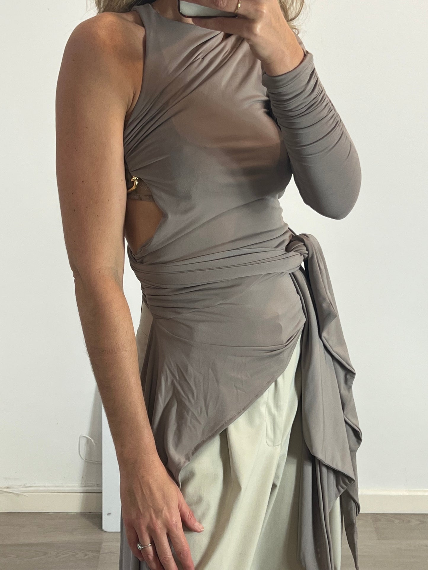 BOCHEVA. Top marrón  elástico lazadas. T XS