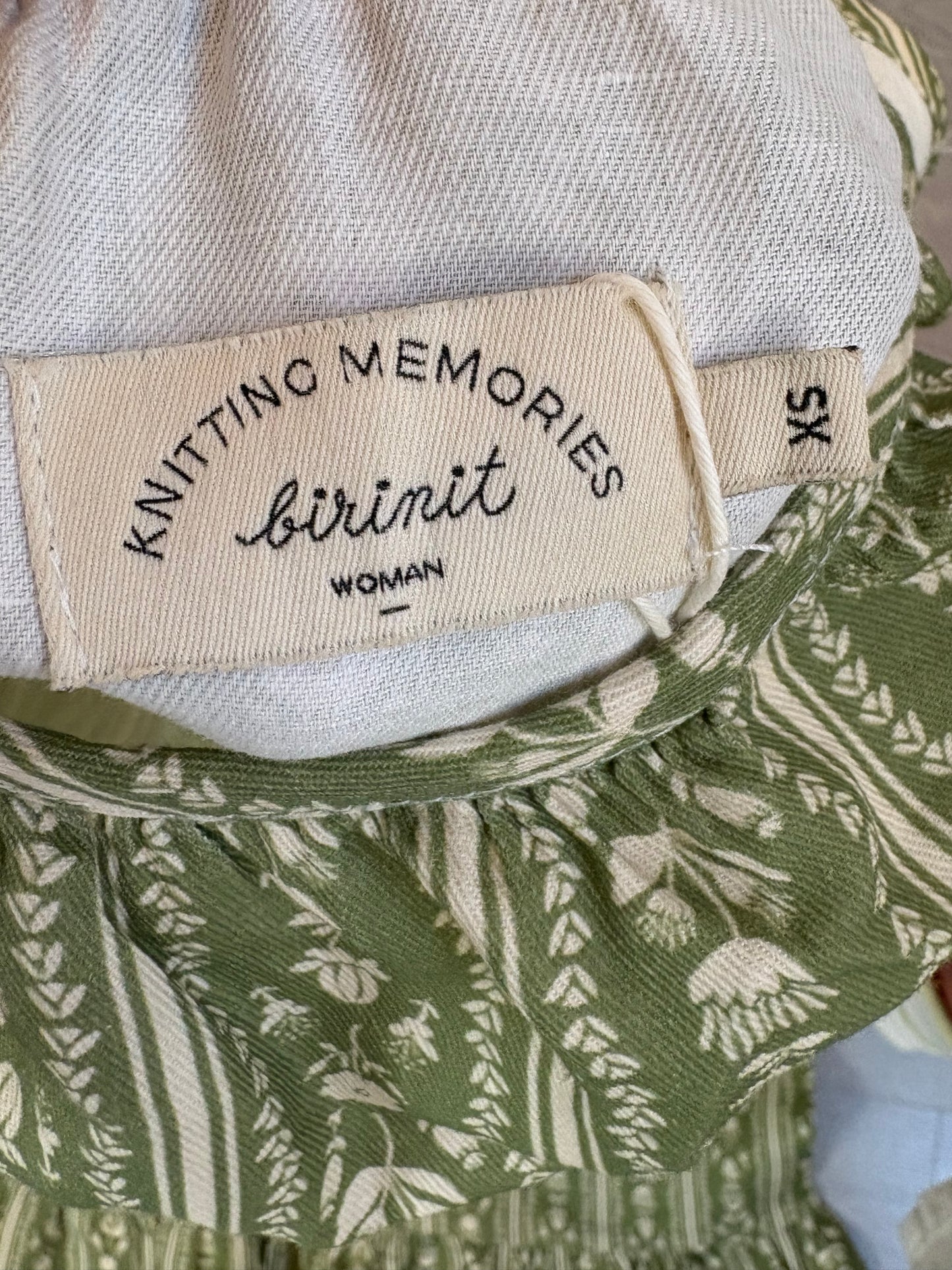 BIRINIT. Vestido largo asimétrico estampado