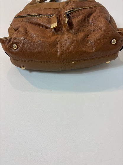 MICHAEL KORS. Bolso de hombro piel camel