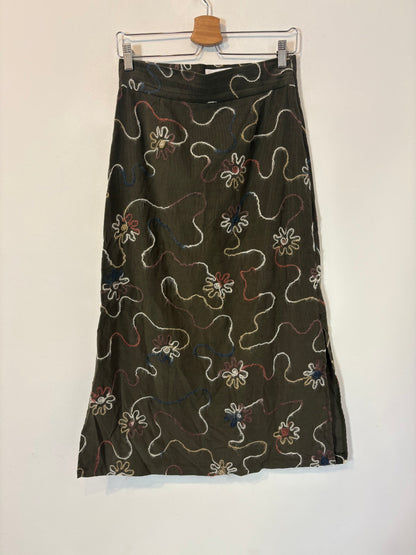 IPA BRAND. Falda midi verde bordados