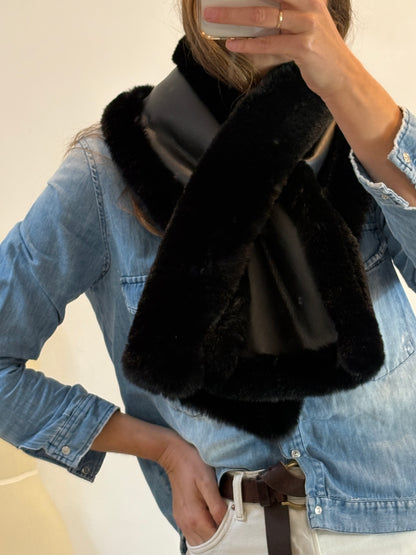 ZARA. Cuello doble textura en negro