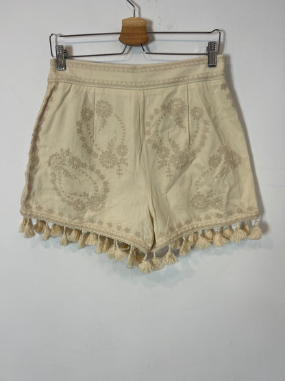 ZARA. Embroidered beige Bermuda shorts. TM