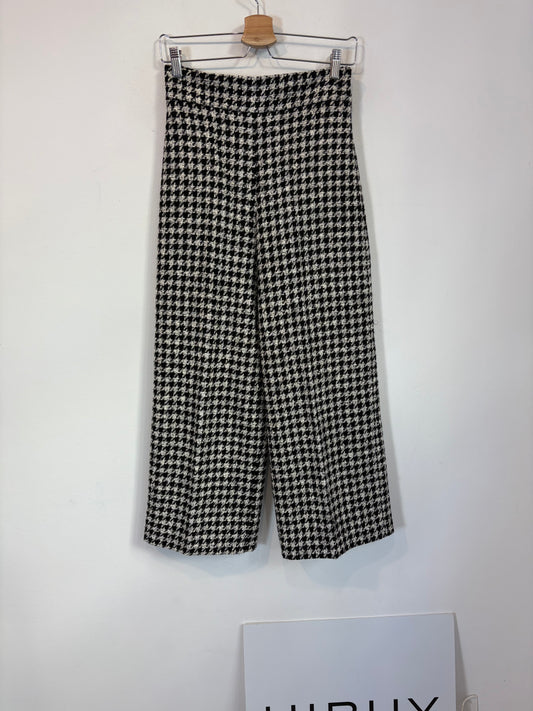 ZARA. Pantalón  pata de gallo textura. T S
