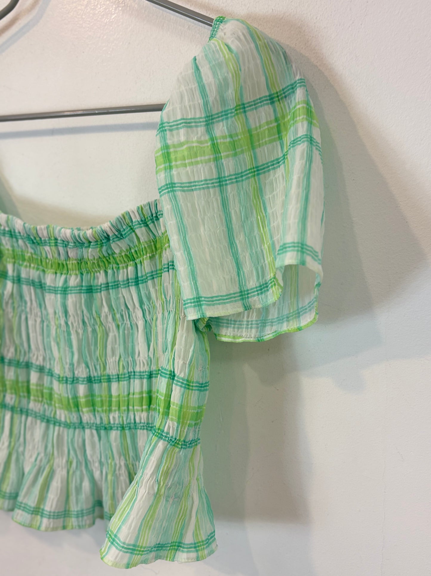 ZARA. Top verde fruncidos