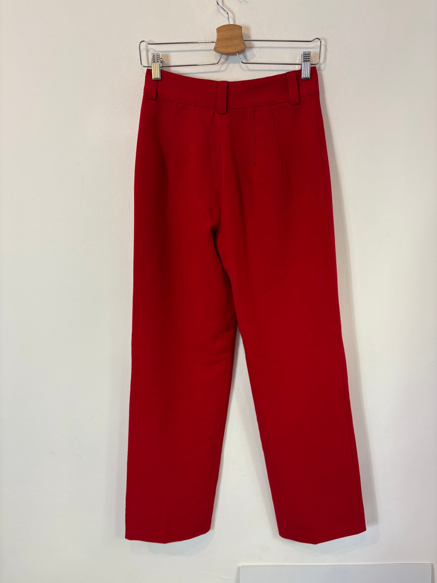 ZARA. Traje de chaqueta rojo