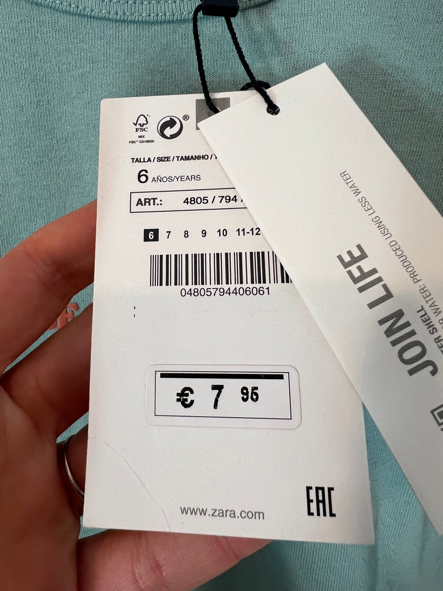 ZARA. Camiseta verde tiburón. T 6 años