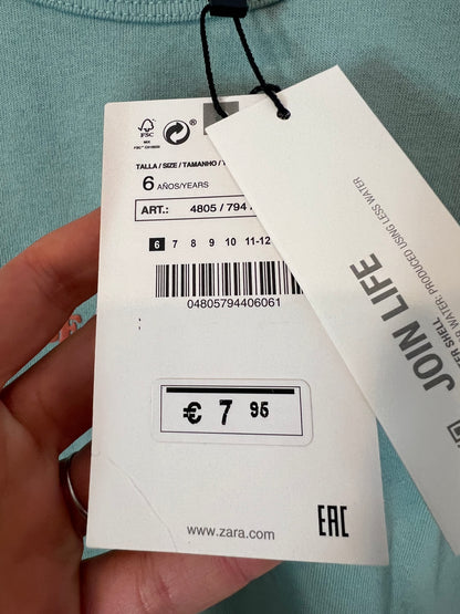 ZARA. Camiseta verde tiburón. T 6 años