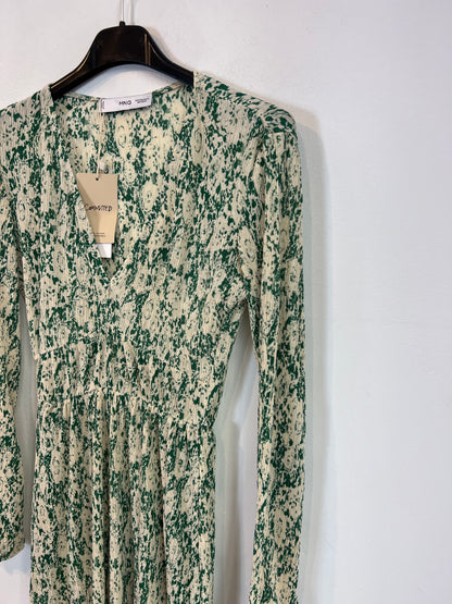 MANGO. Vestido corto plisado tonos verdes. T XXS