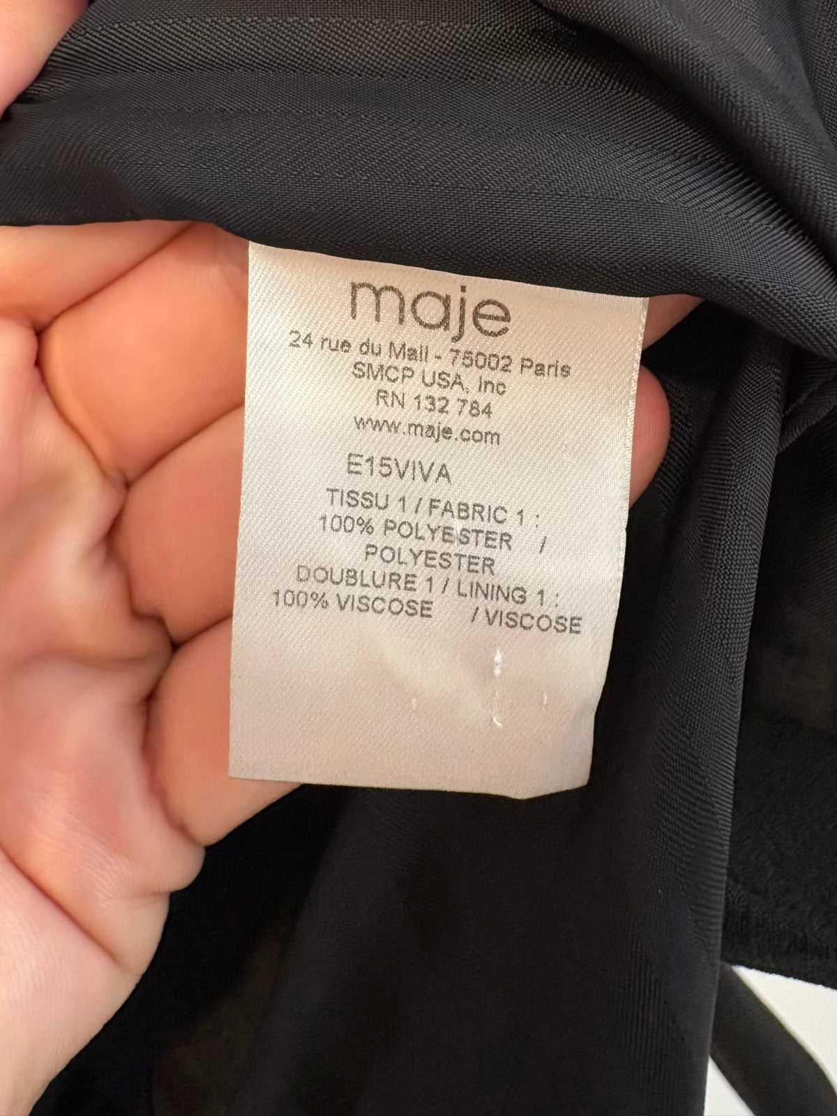 MAJE. Chaqueta negra detalle cremallera