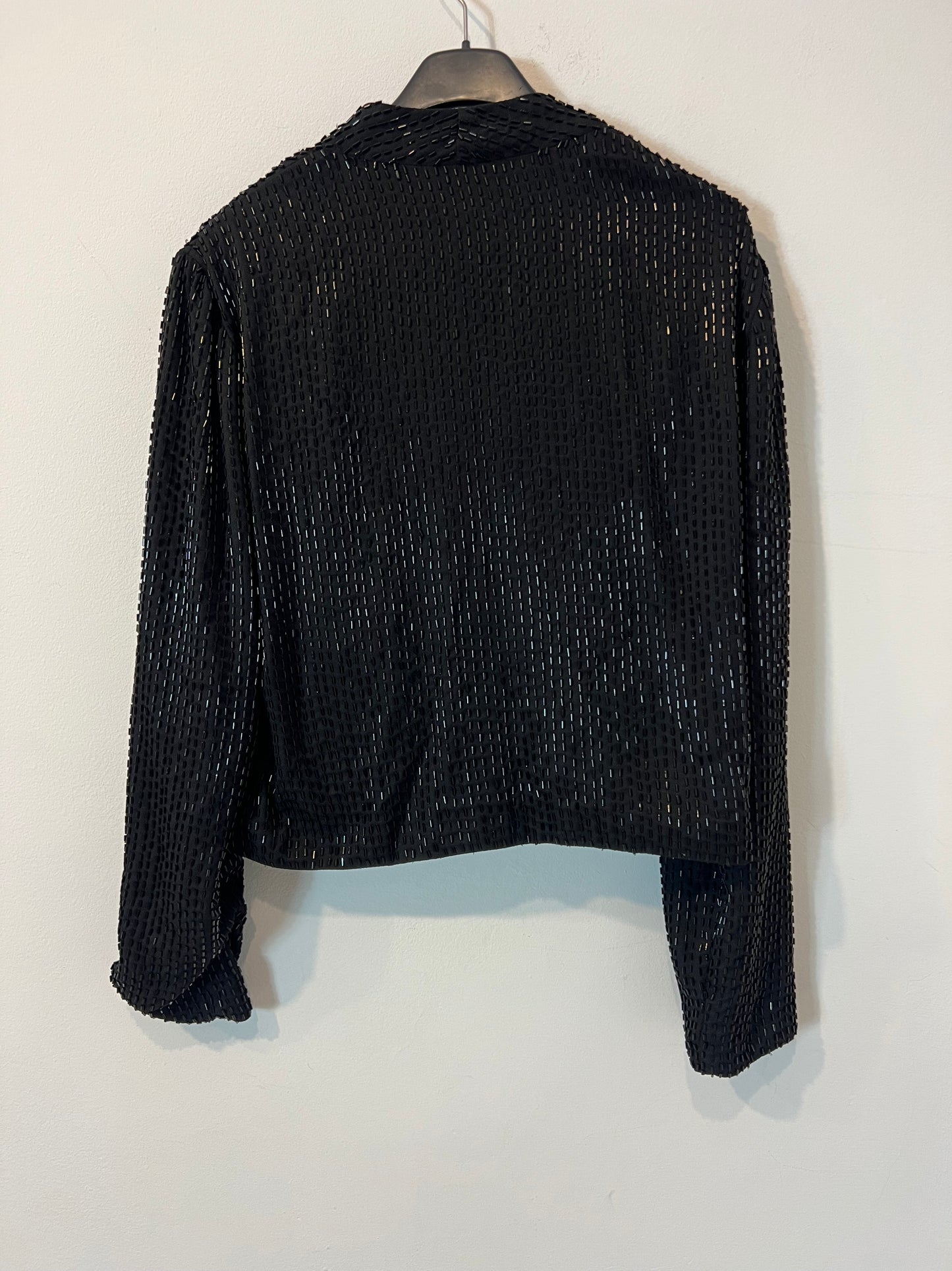 MANGO. Chaqueta negra abalorios T.m