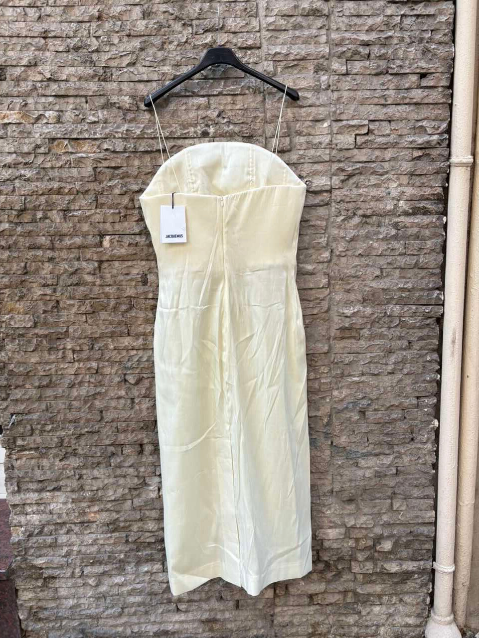 JACQUEMUS. Vestido midi coctel