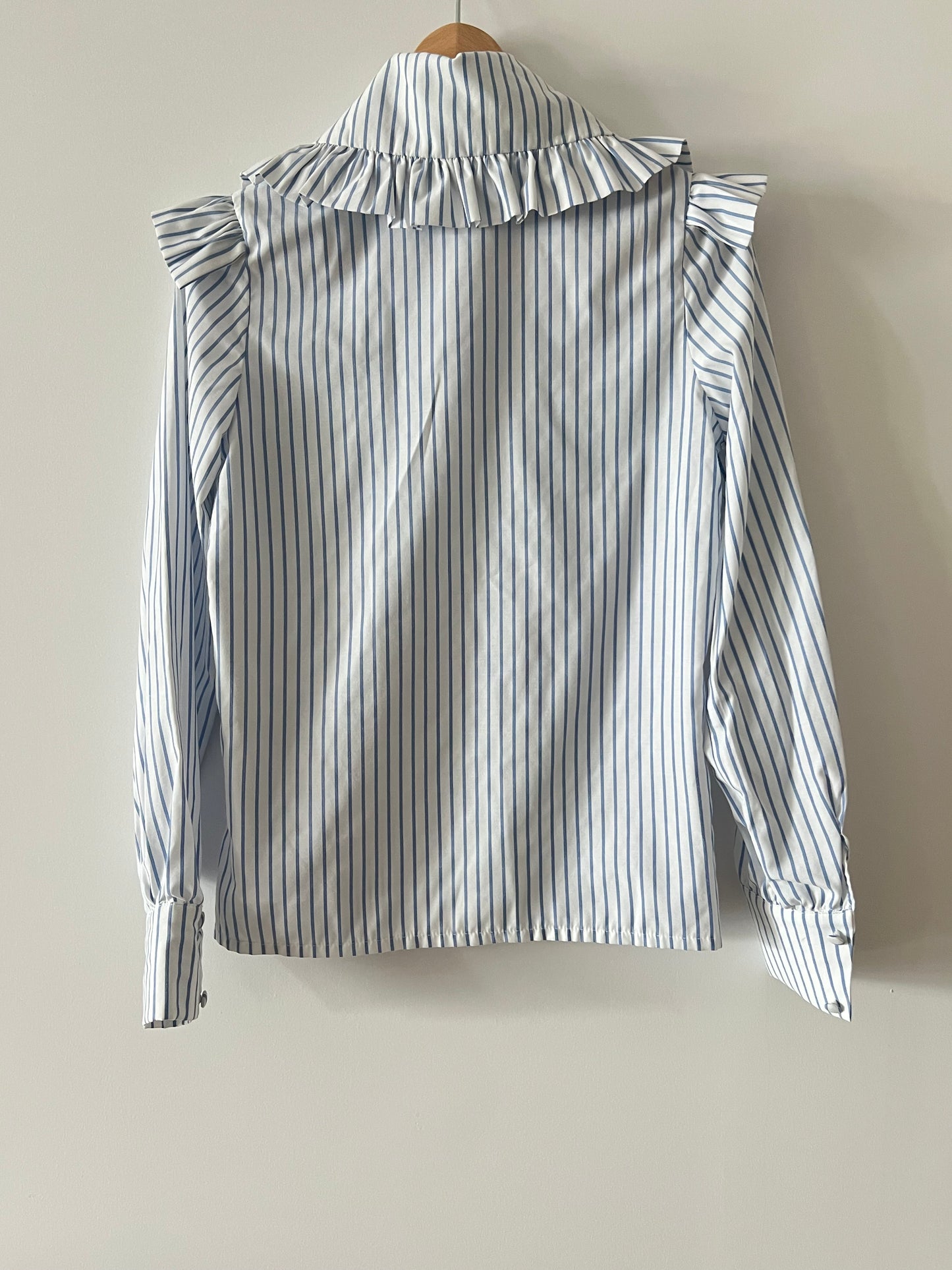 VOGANA. Blusa rayas cuello