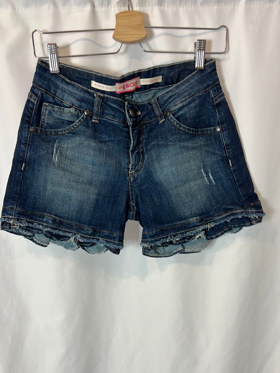 TWIN-SET. Denim shorts with ruffle detail. T 27 (38)