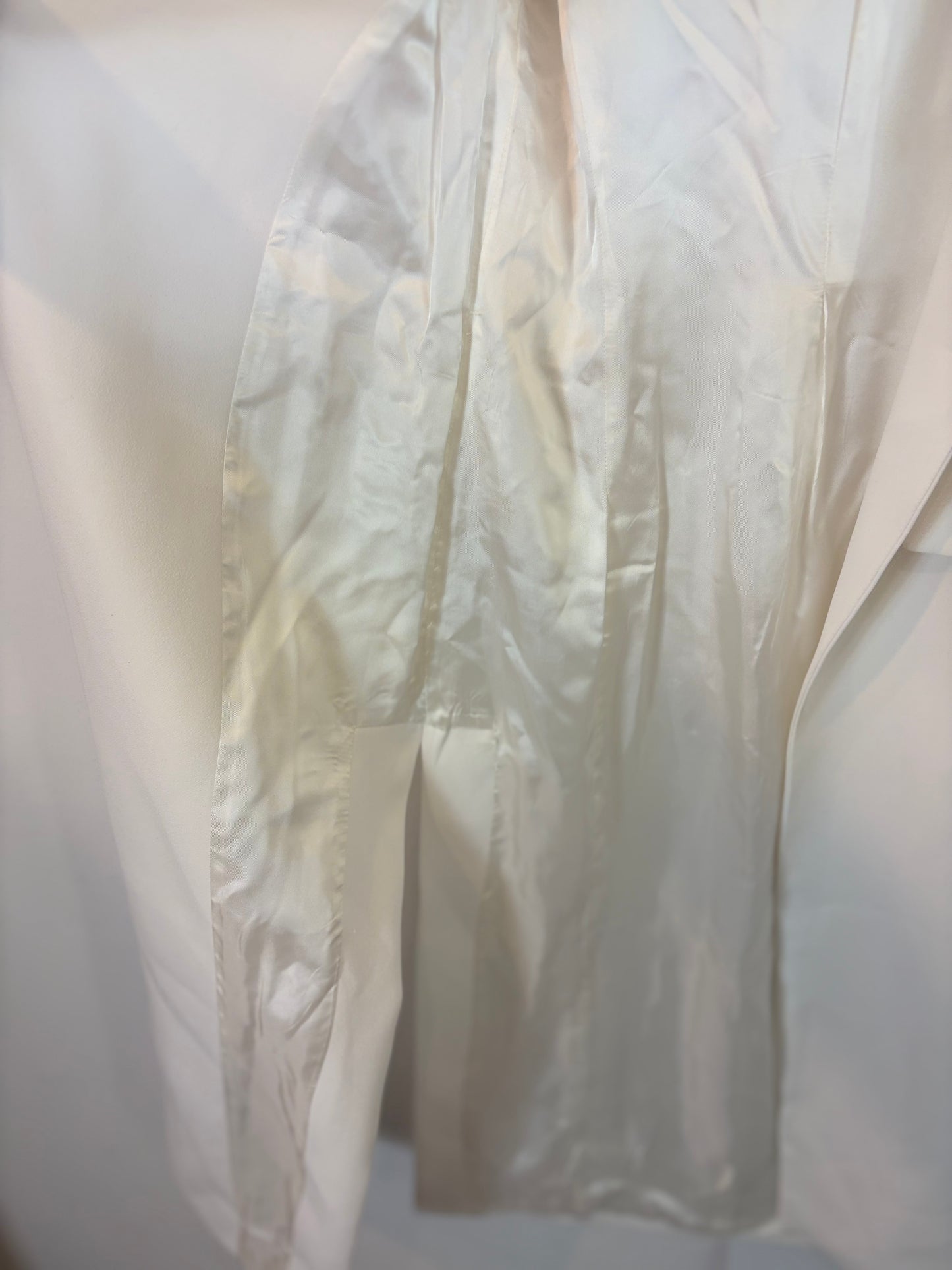 ZARA. Long, flowing white vest. TS