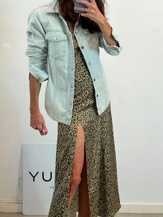 COOSY. Camisa denim azul claro