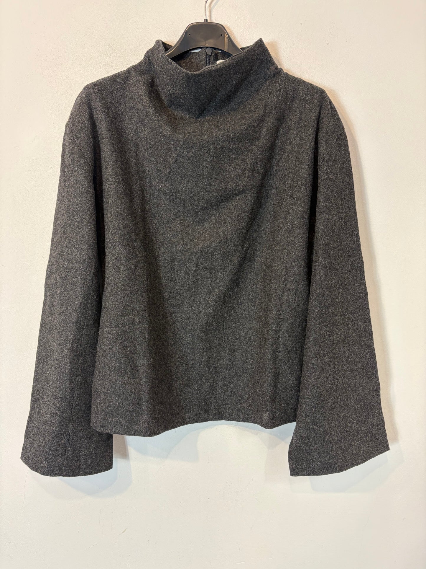 ZARA. Top gris fruncido con lana