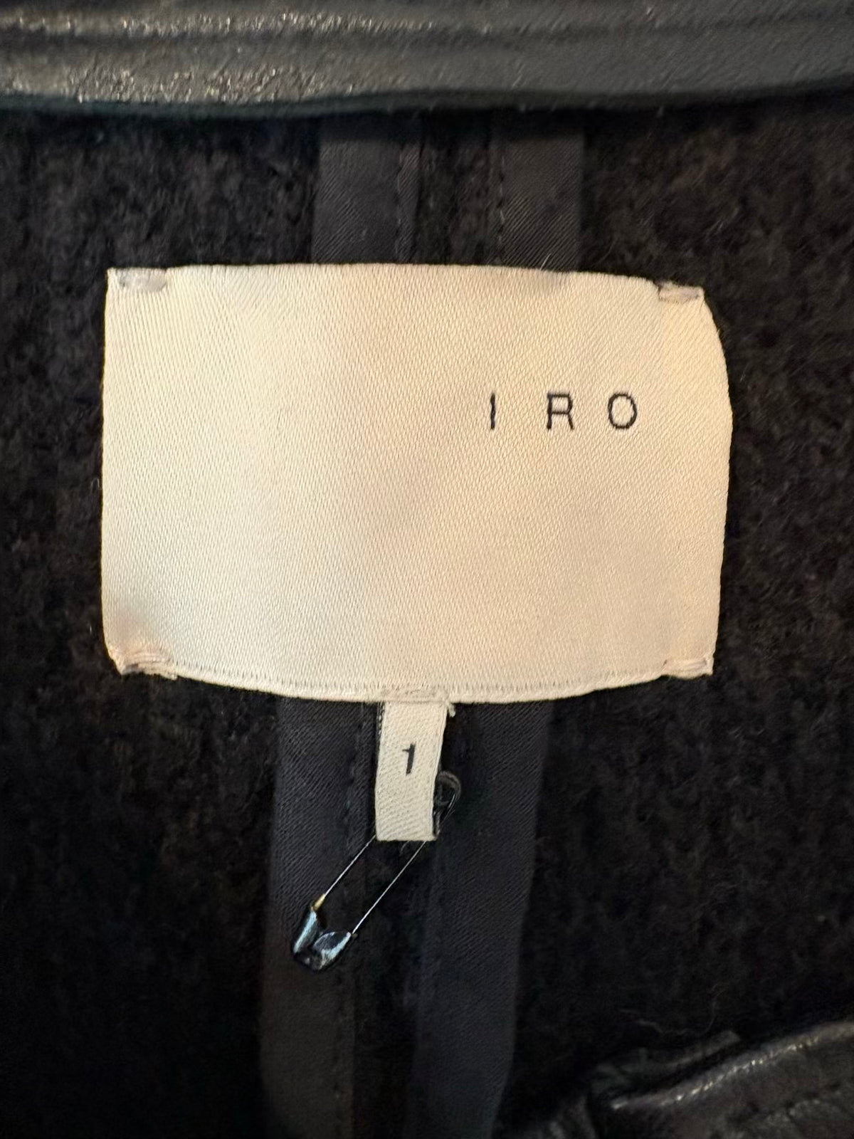 IRO. Chaqueta negra lana y piel