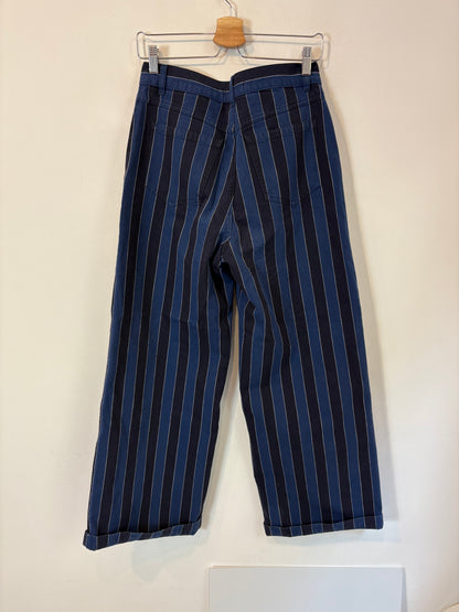 MASSCOB. Pantalón azul rayas detalle botones