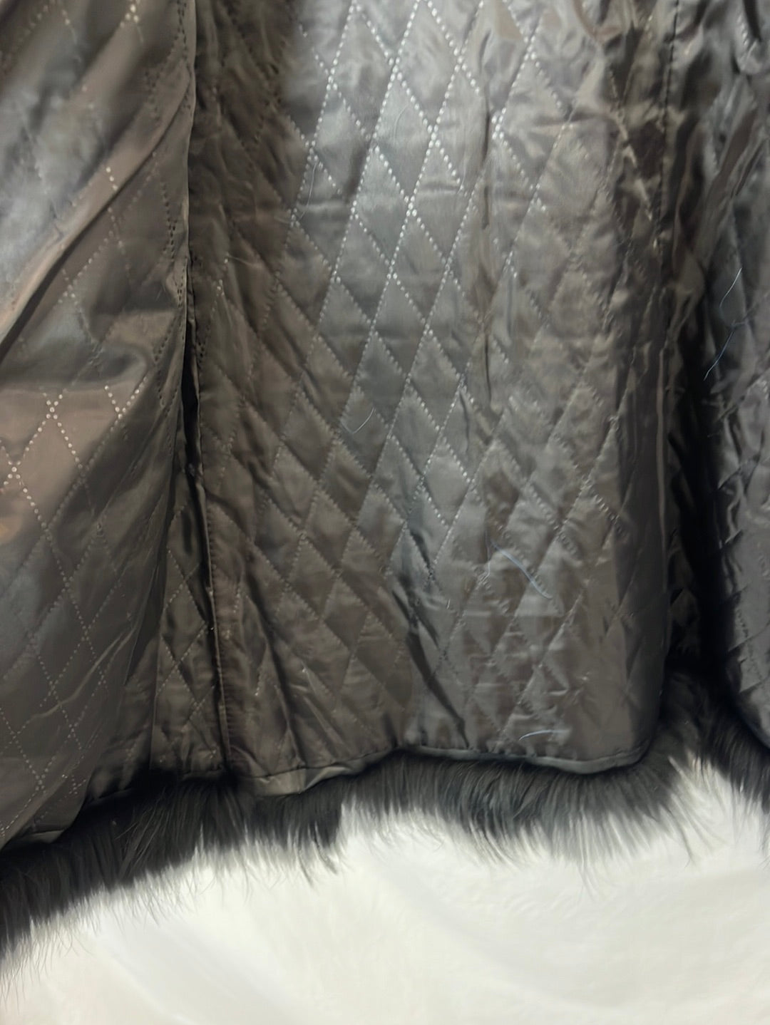 SUNRISE. Two-tone fur vest Tl