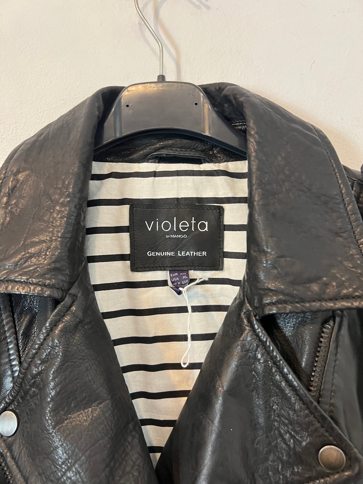 VIOLETA BY MANGO. Chaqueta negra piel  T.xxl